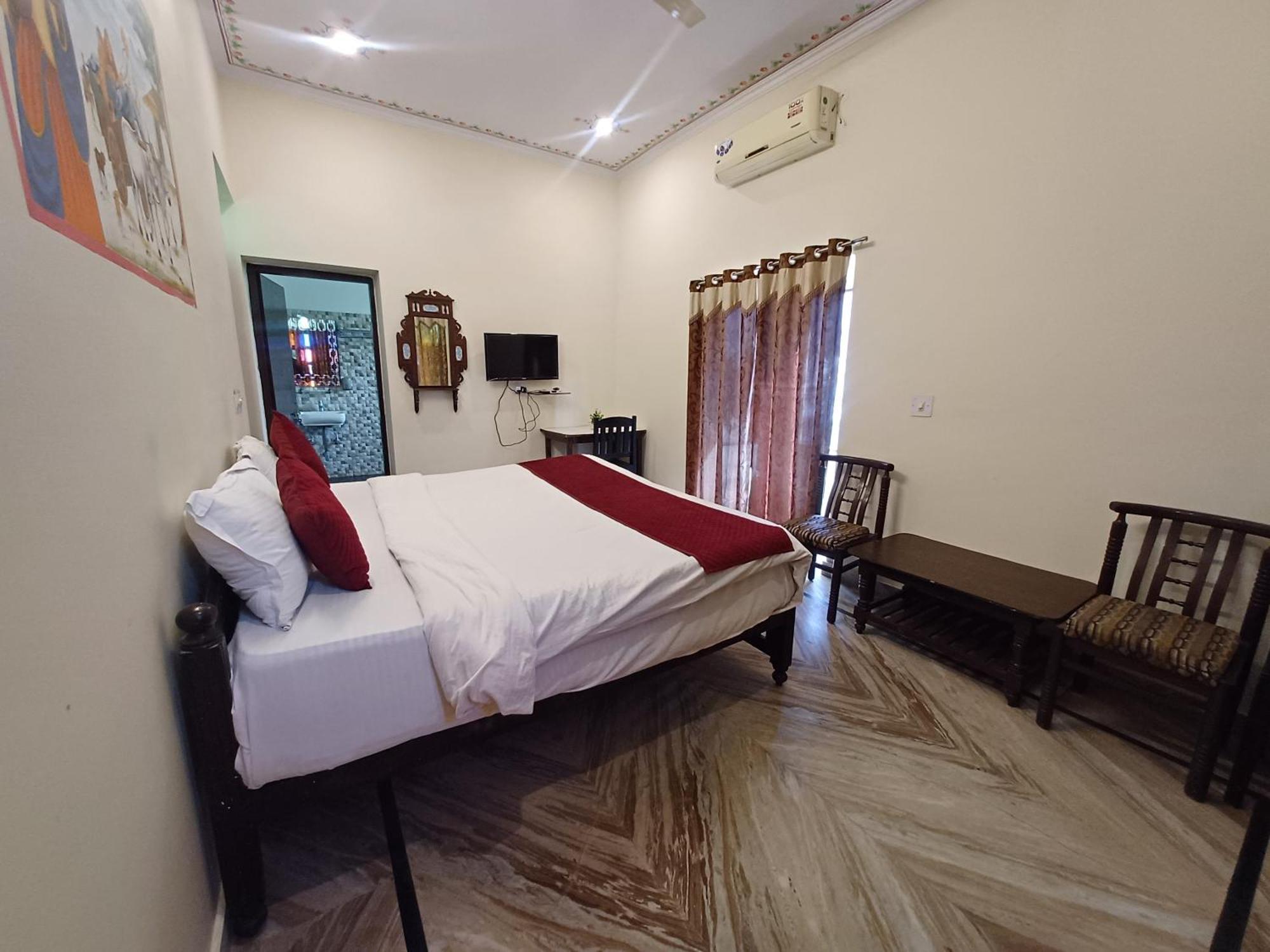 Hotel Green Haveli - A Heritage And Hill View Hotel , Пушкар Екстериор снимка