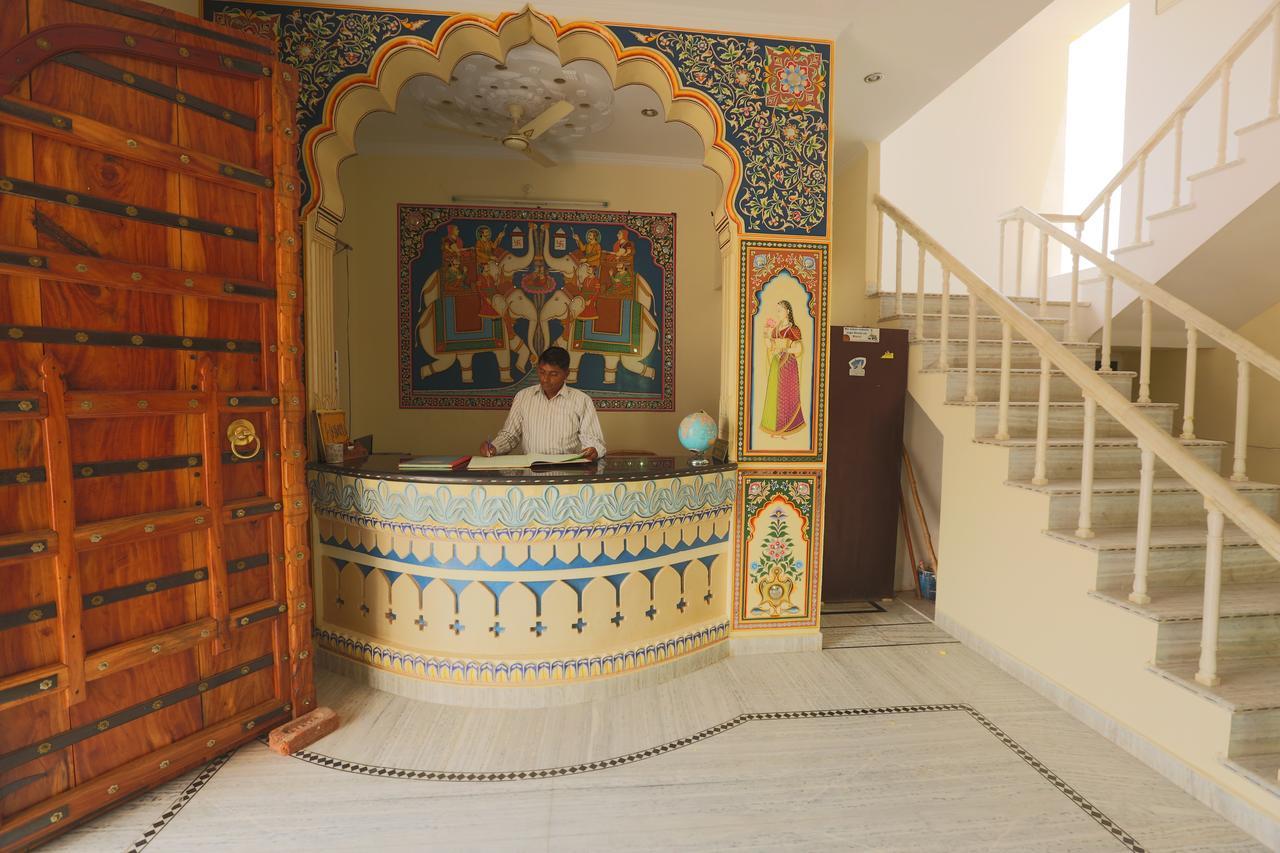 Hotel Green Haveli - A Heritage And Hill View Hotel , Пушкар Екстериор снимка